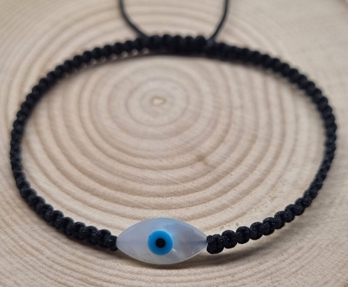 MYSTIC JEWELS By Dalia - Pulsera hilo de macrome Rojo con nácar y ojo turco, para buena suerte, protección Mal de Ojo, Good Luck (Ojo - Negro)