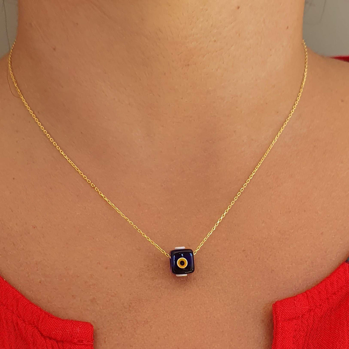 MYSTIC JEWELS by Dalia - Collar Mal de Ojo en forma cubo de Cristal Azul para la Buena Suerte - Cadena Plata de ley 925 con baño de Oro (Azul Marino)