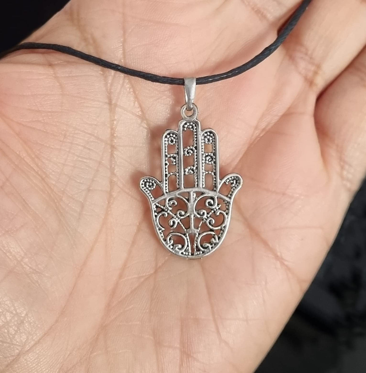 MYSTIC JEWELS - Colgante Mano de Fatima (Hamsa) para buena suerte y mal de ojo, mujeres y hombres, regalar