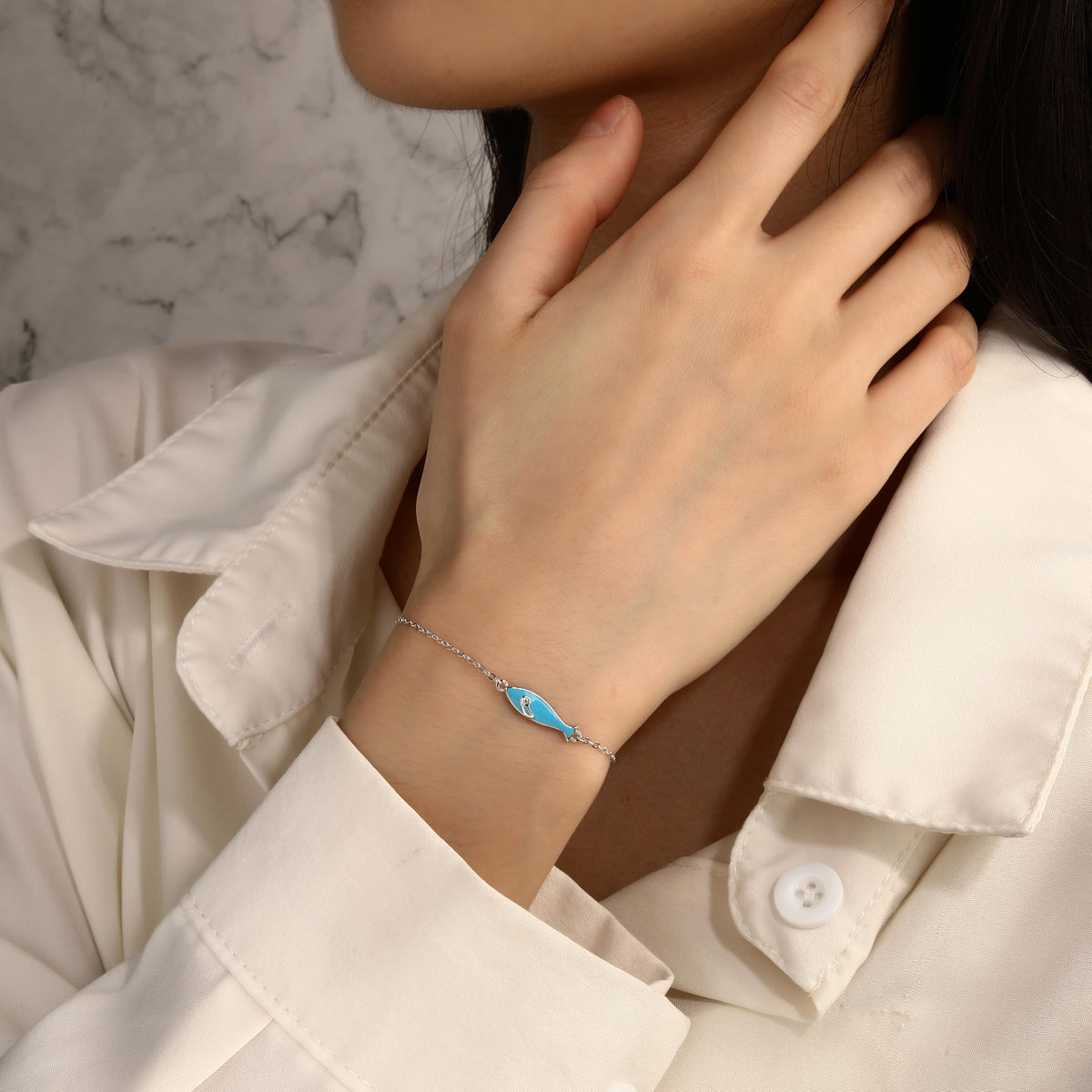 MYSTIC JEWELS – Pulsera de Cadena con Dije de Pez en Plata 925 – Esmalte Azul y Circonita – Diseño Minimalista con Acabado en Rodio – Ajustable 16 + 3 cm – Con Bolsita de Regalo
