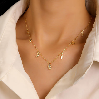 MYSTIC JEWELS - Collar Plata 925 Bañada en Oro – 7 Dijes: Triángulo, Ojo, Luna, Estrella, Rayo, Alas y Mano de Fátima con Circonita, Ajustable con Caja de Regalo