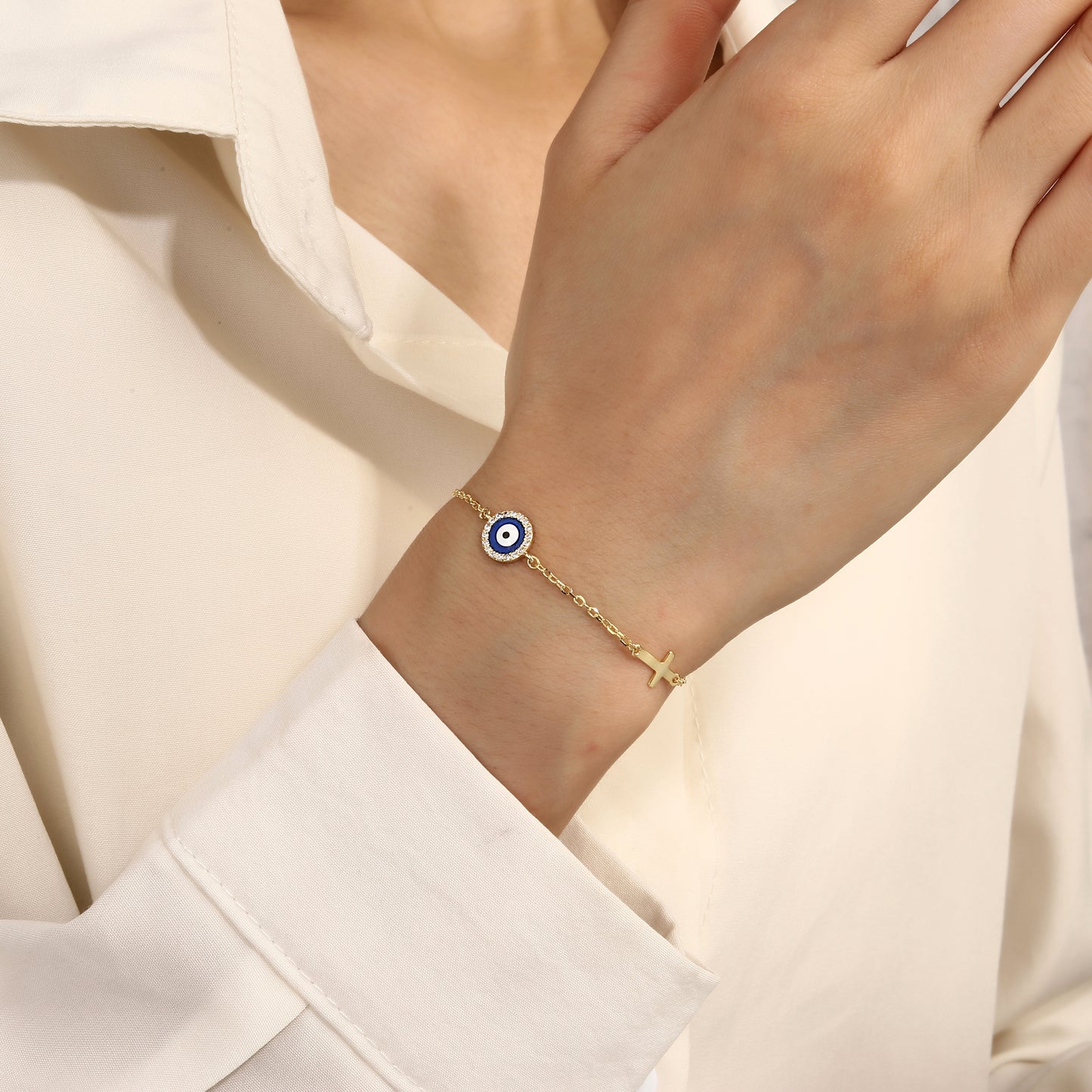 Pulsera de Plata de ley 925 - Bañada en Oro con Cruz y Ojo Turco – Diseño Minimalista con Circonitas – Ajustable 16 + 3 cm