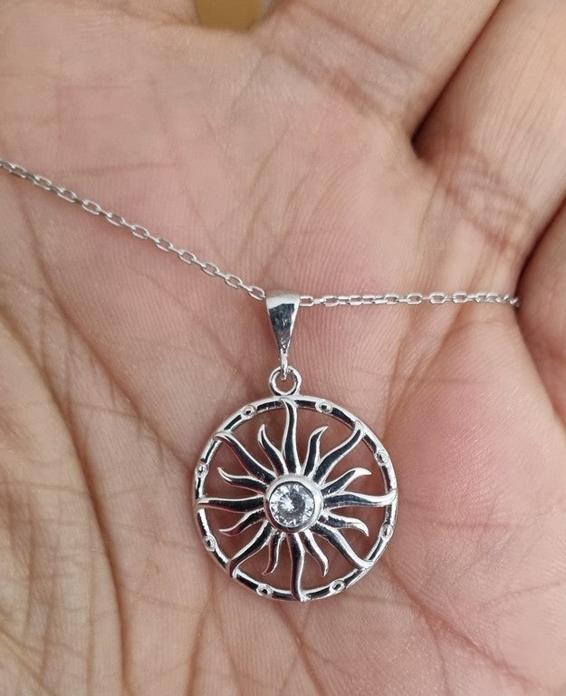Collier - Argent Sterling 925 - Chaîne de 40 à 45 cm de longueur, en forme de soleil avec un zircon au milieu