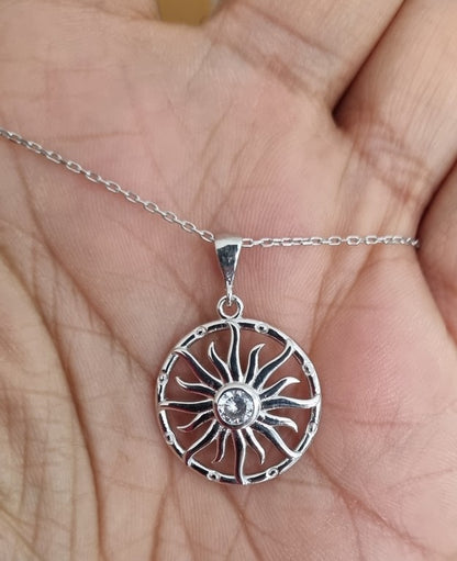 Collier - Argent Sterling 925 - Chaîne de 40 à 45 cm de longueur, en forme de soleil avec un zircon au milieu